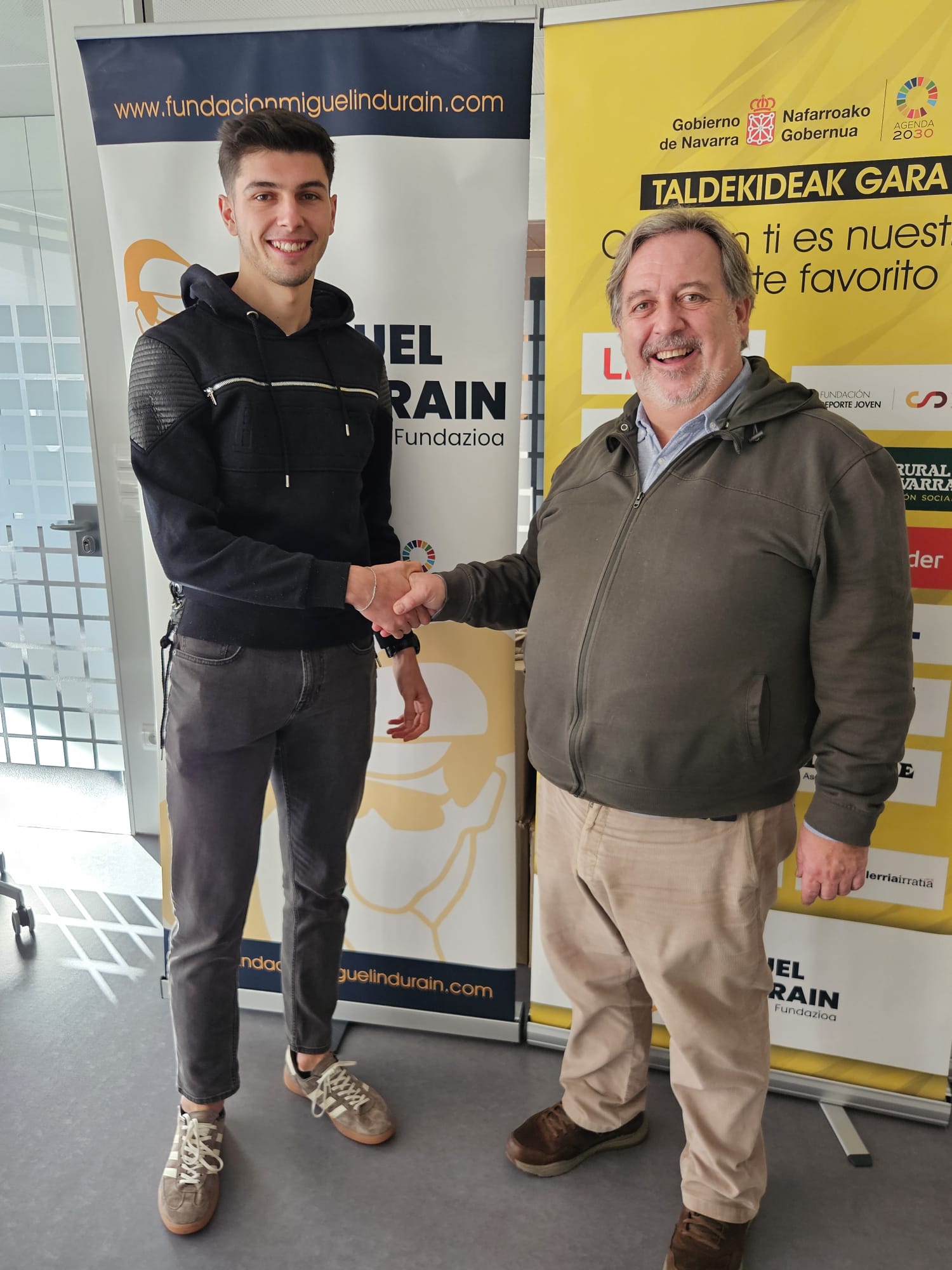 Natxo Arbeloa recibe a Daniel Milagros tras su selección para los Juegos Olímpicos de Invierno 2026